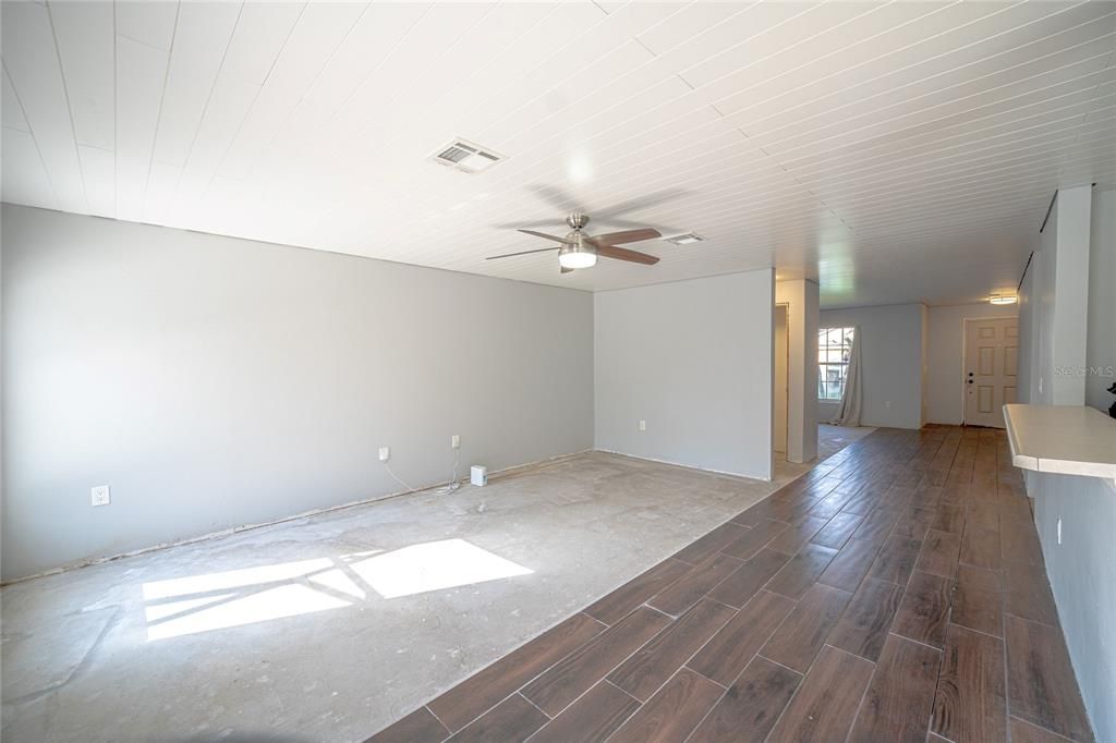 For Sale: $500,000 (4 beds, 2 baths, 2725 Square Feet)