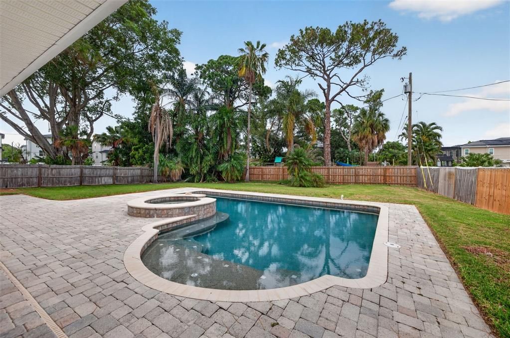 For Sale: $439,000 (3 beds, 1 baths, 1989 Square Feet)