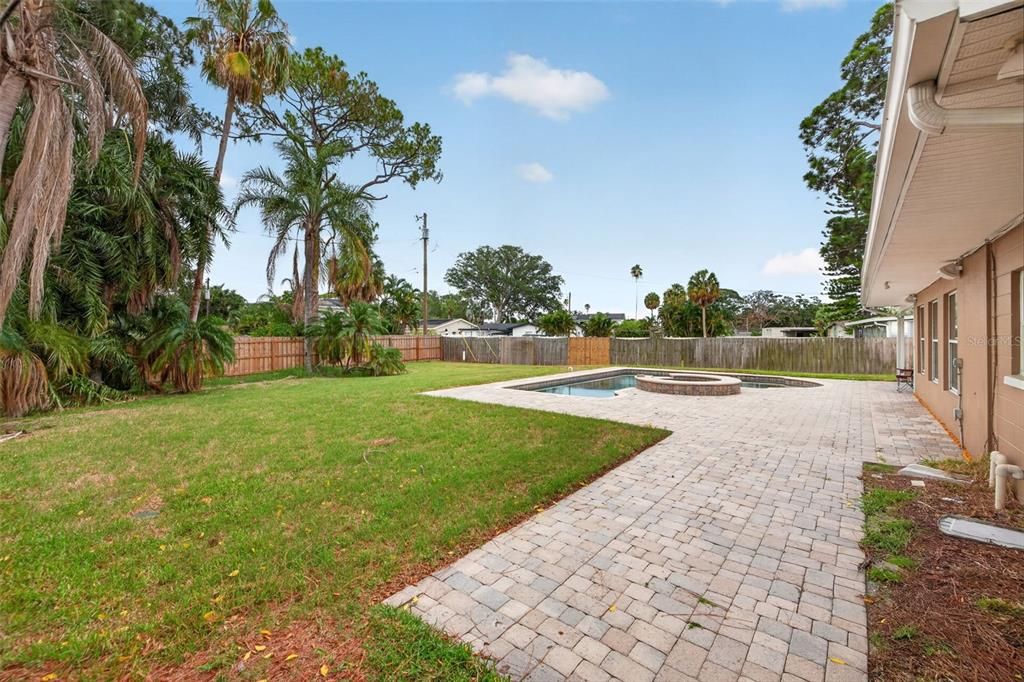 For Sale: $439,000 (3 beds, 1 baths, 1989 Square Feet)