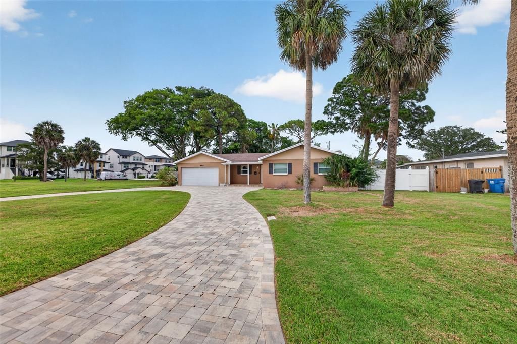 For Sale: $439,000 (3 beds, 1 baths, 1989 Square Feet)