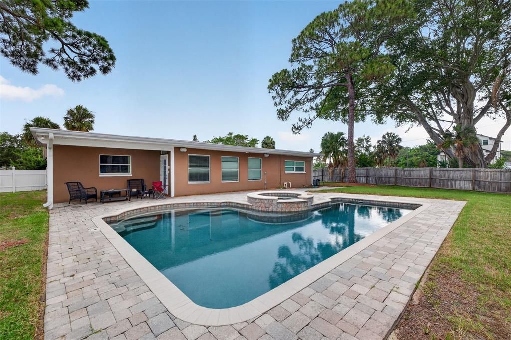 For Sale: $439,000 (3 beds, 1 baths, 1989 Square Feet)