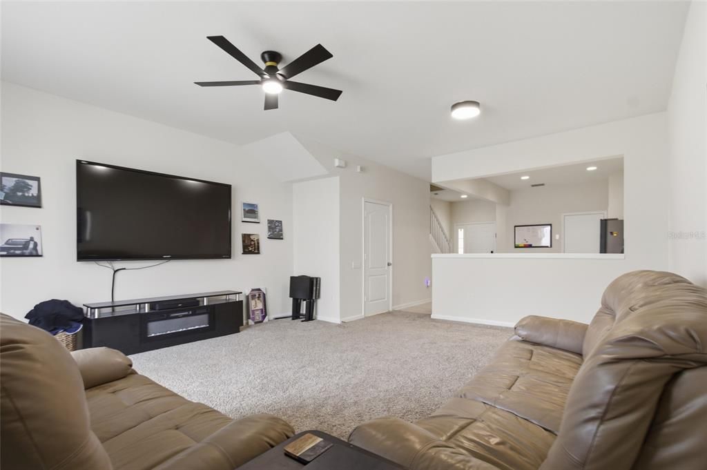 For Sale: $260,000 (3 beds, 2 baths, 1588 Square Feet)