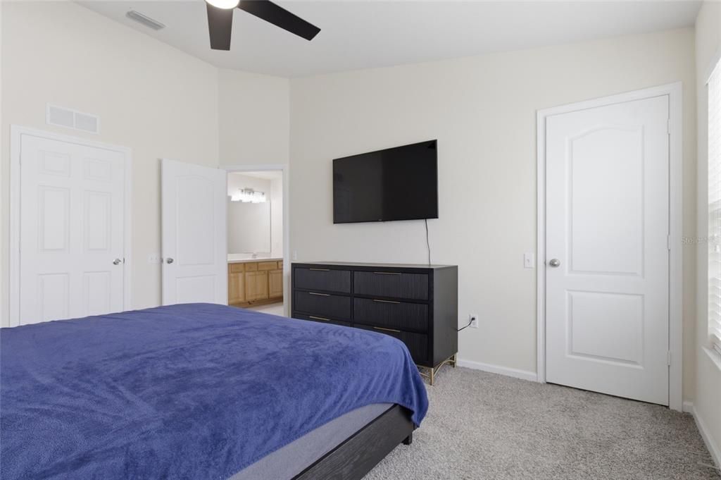 For Sale: $260,000 (3 beds, 2 baths, 1588 Square Feet)