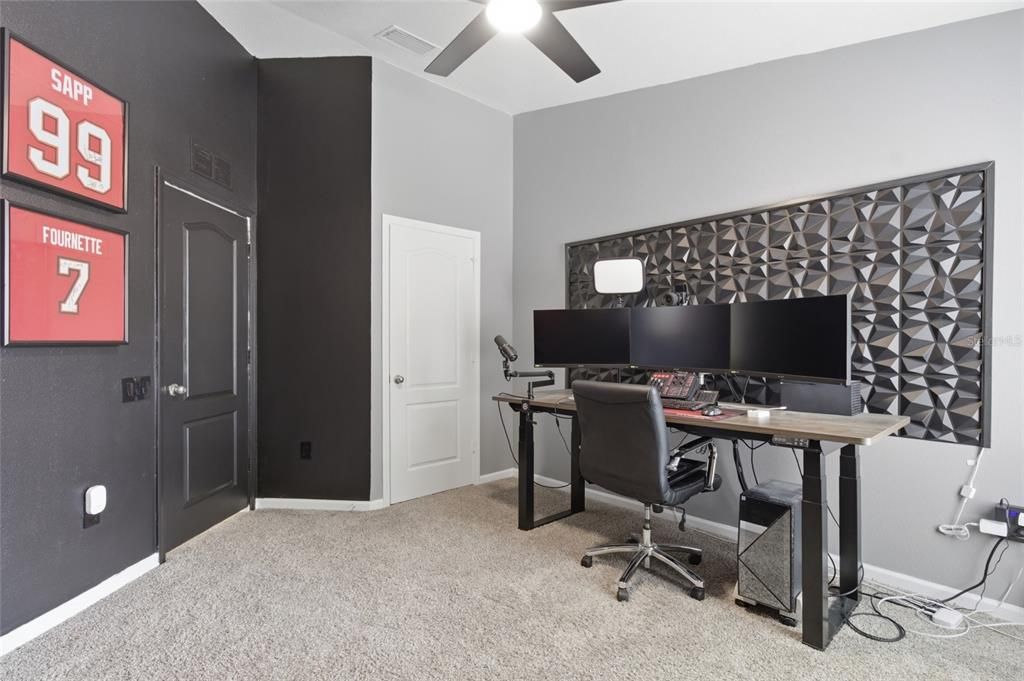 For Sale: $260,000 (3 beds, 2 baths, 1588 Square Feet)