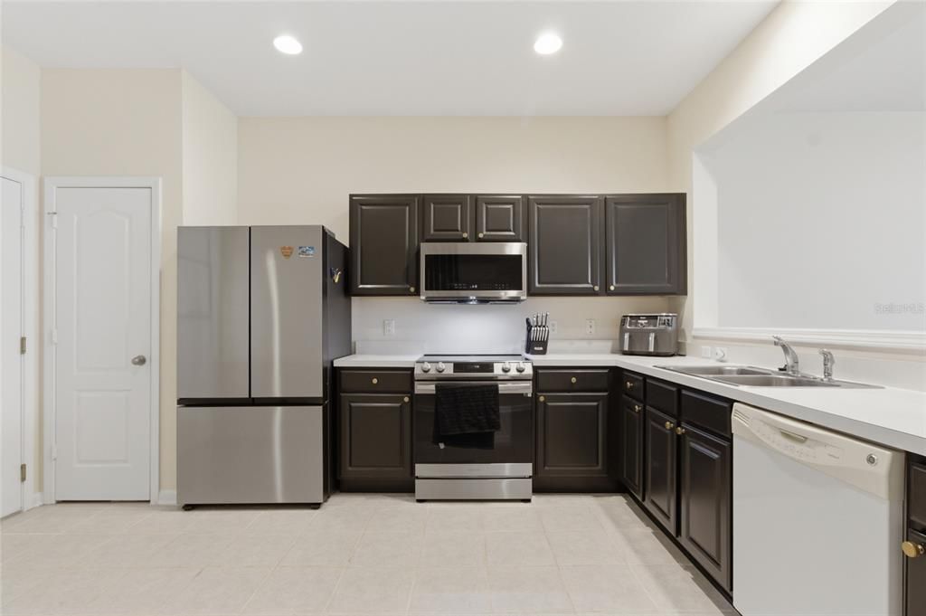 For Sale: $260,000 (3 beds, 2 baths, 1588 Square Feet)