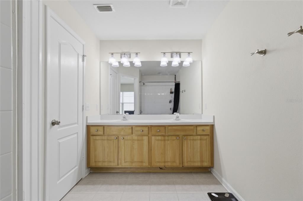 For Sale: $260,000 (3 beds, 2 baths, 1588 Square Feet)