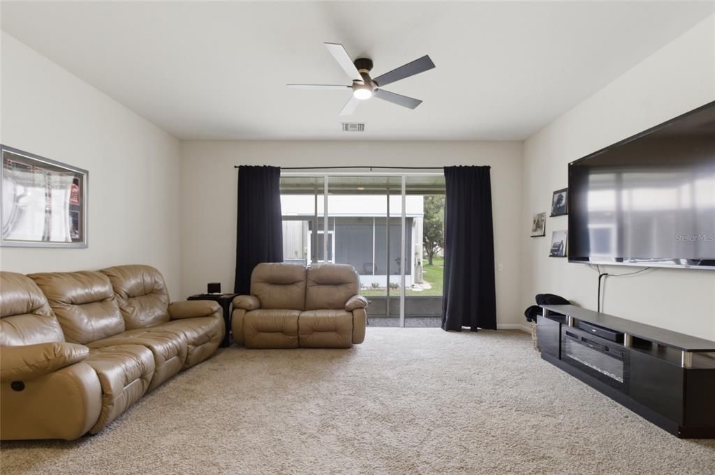 For Sale: $260,000 (3 beds, 2 baths, 1588 Square Feet)