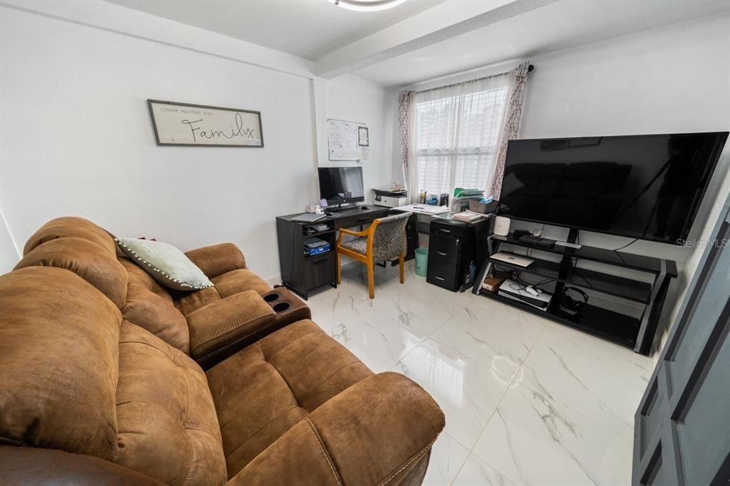 En Venta: $479,000 (5 camas, 3 baños, 2122 Pies cuadrados)