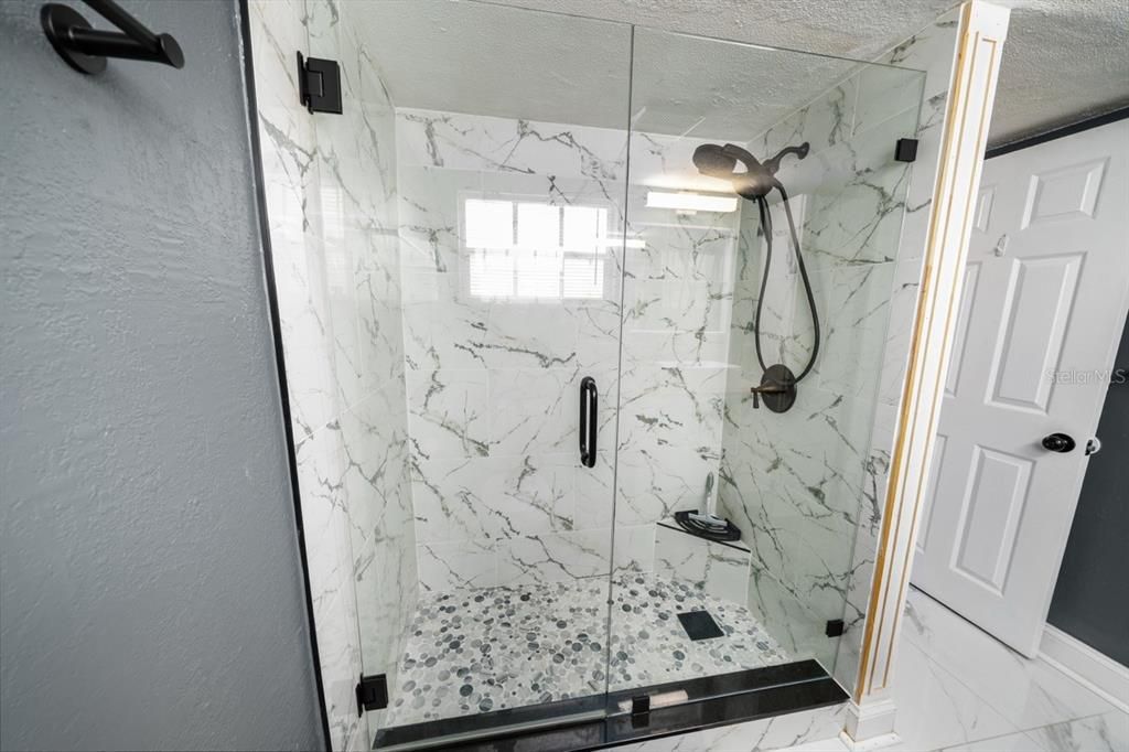 En Venta: $479,000 (5 camas, 3 baños, 2122 Pies cuadrados)