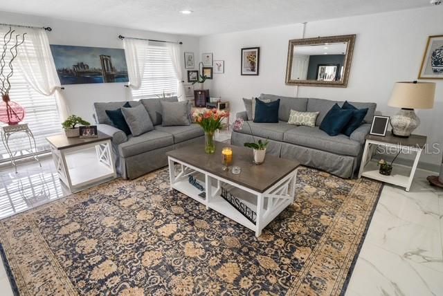 En Venta: $479,000 (5 camas, 3 baños, 2122 Pies cuadrados)