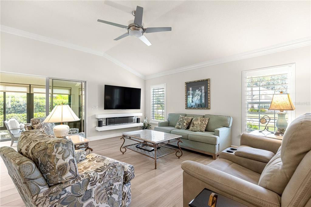 For Sale: $585,000 (3 beds, 2 baths, 1917 Square Feet)