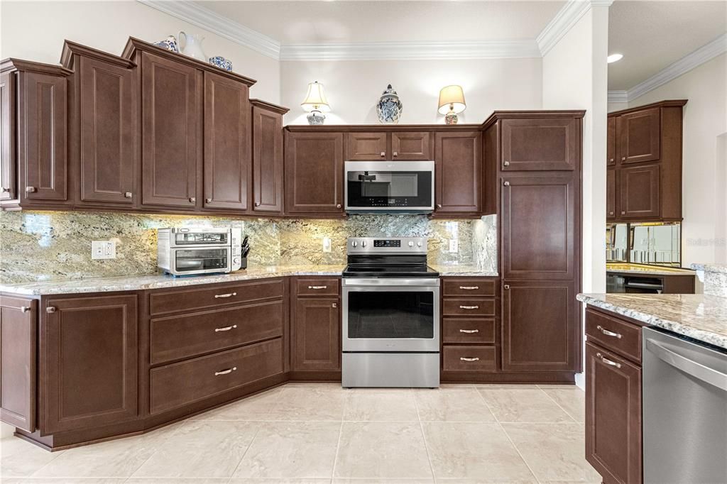 For Sale: $585,000 (3 beds, 2 baths, 1917 Square Feet)