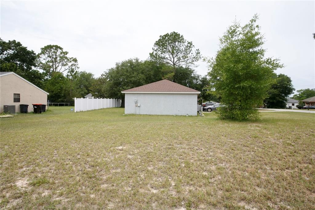 For Sale: $199,900 (2 beds, 2 baths, 901 Square Feet)