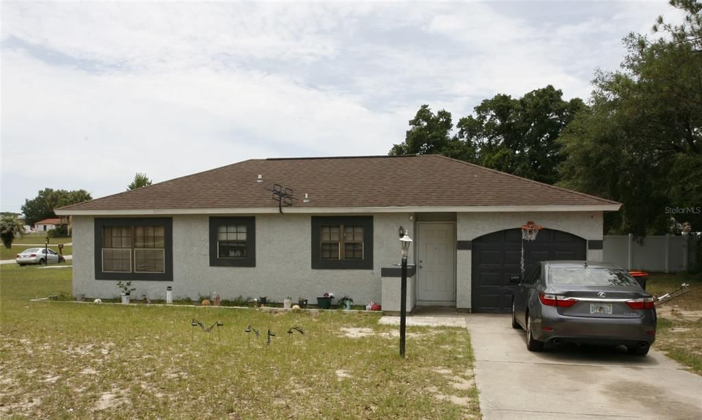 For Sale: $199,900 (2 beds, 2 baths, 901 Square Feet)