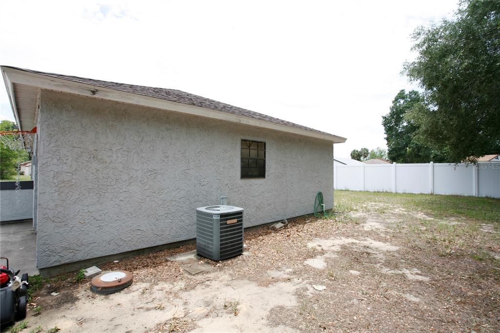 For Sale: $199,900 (2 beds, 2 baths, 901 Square Feet)