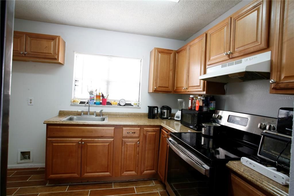 For Sale: $199,900 (2 beds, 2 baths, 901 Square Feet)
