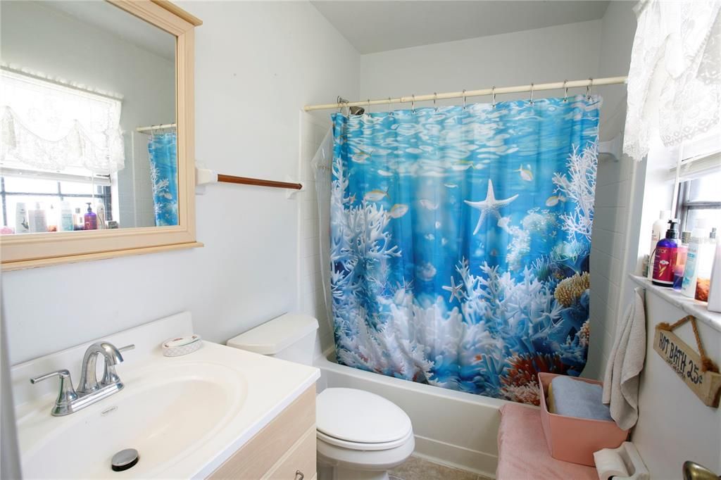 For Sale: $199,900 (2 beds, 2 baths, 901 Square Feet)
