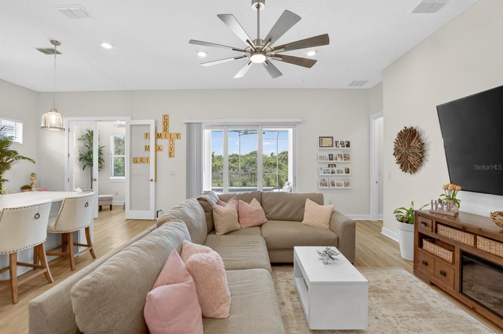 For Sale: $685,000 (3 beds, 2 baths, 2075 Square Feet)