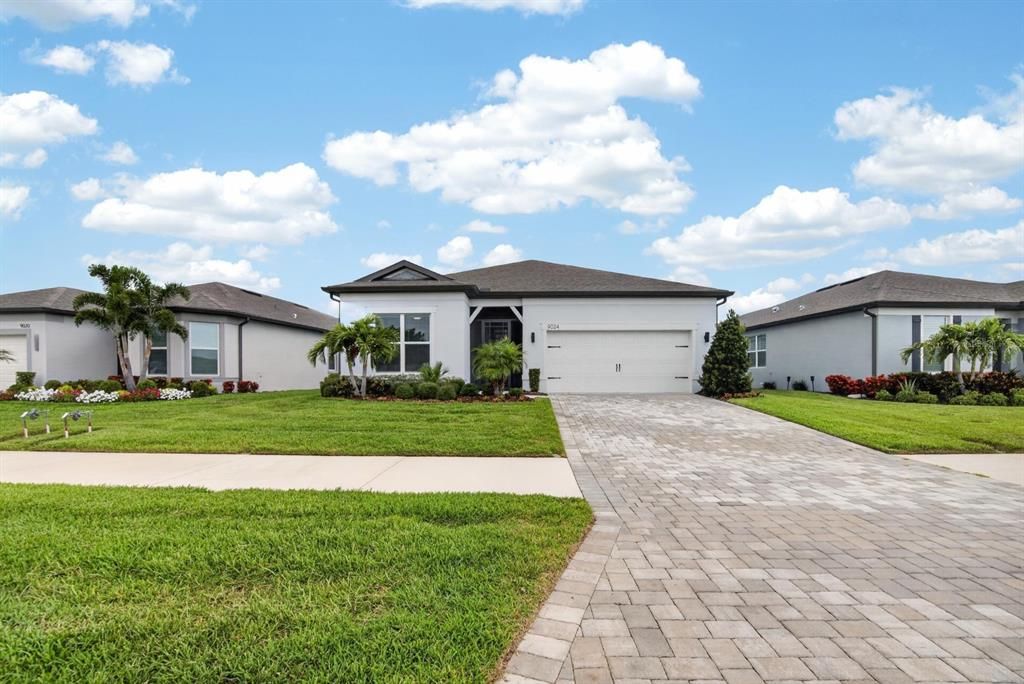 For Sale: $685,000 (3 beds, 2 baths, 2075 Square Feet)