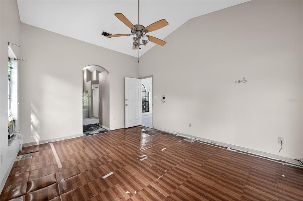For Sale: $425,000 (4 beds, 2 baths, 2058 Square Feet)