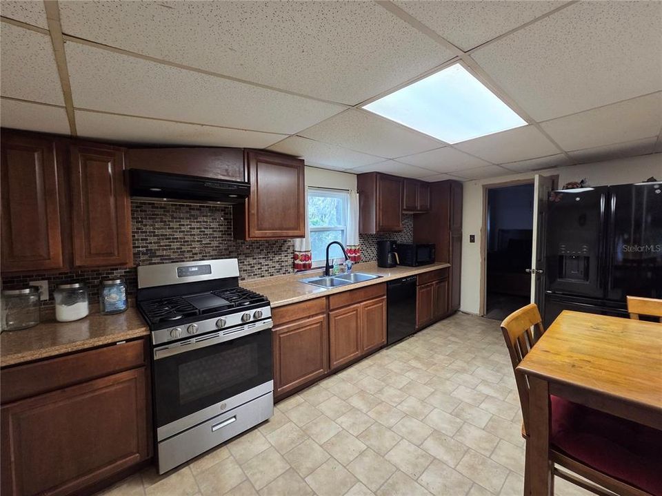 На продажу: $139,900 (3 спален, 1 ванн, 1356 Квадратных фут)