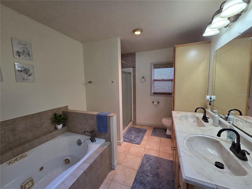 На продажу: $139,900 (3 спален, 1 ванн, 1356 Квадратных фут)