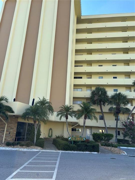 For Rent: $2,000 (1 beds, 1 baths, 815 Square Feet)