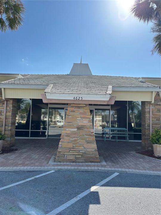 For Rent: $2,000 (1 beds, 1 baths, 815 Square Feet)