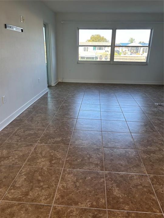 For Rent: $2,000 (1 beds, 1 baths, 815 Square Feet)
