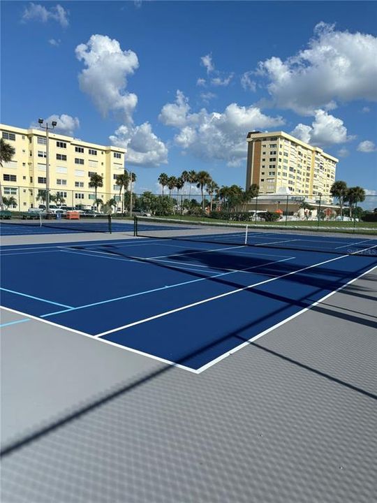 For Rent: $2,000 (1 beds, 1 baths, 815 Square Feet)