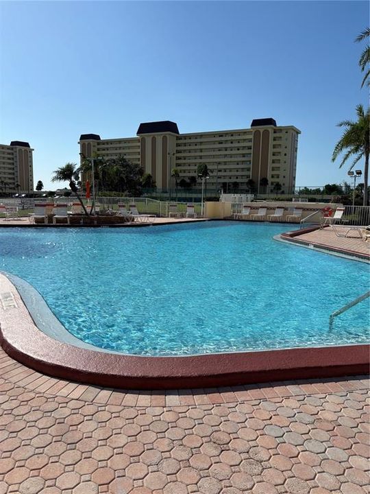 For Rent: $2,000 (1 beds, 1 baths, 815 Square Feet)