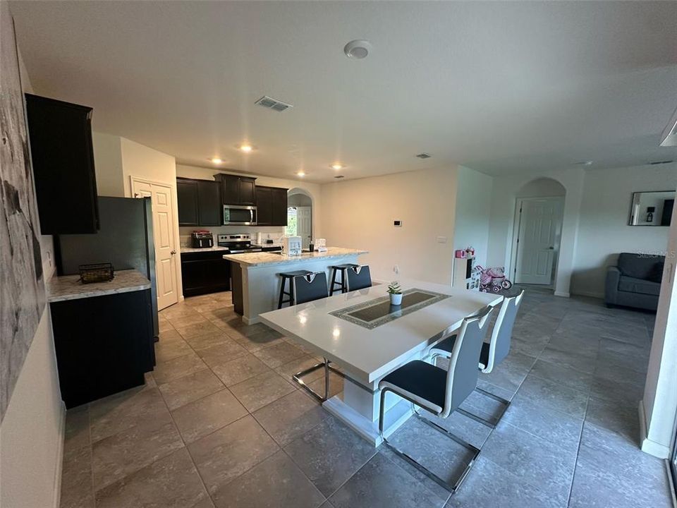 For Rent: $2,250 (4 beds, 2 baths, 1830 Square Feet)