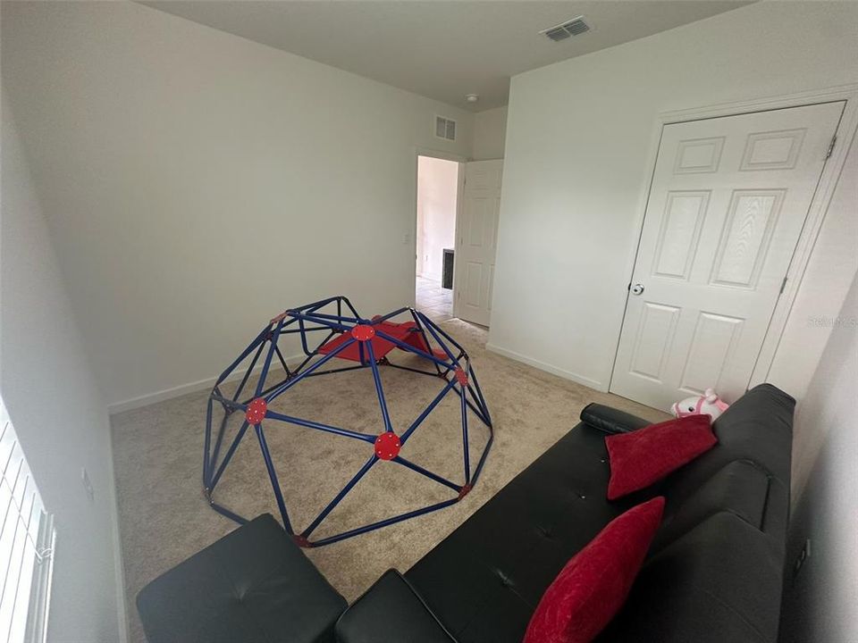 For Rent: $2,250 (4 beds, 2 baths, 1830 Square Feet)