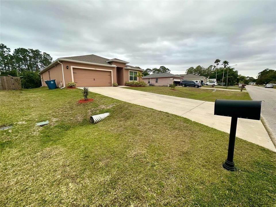 For Rent: $2,250 (4 beds, 2 baths, 1830 Square Feet)