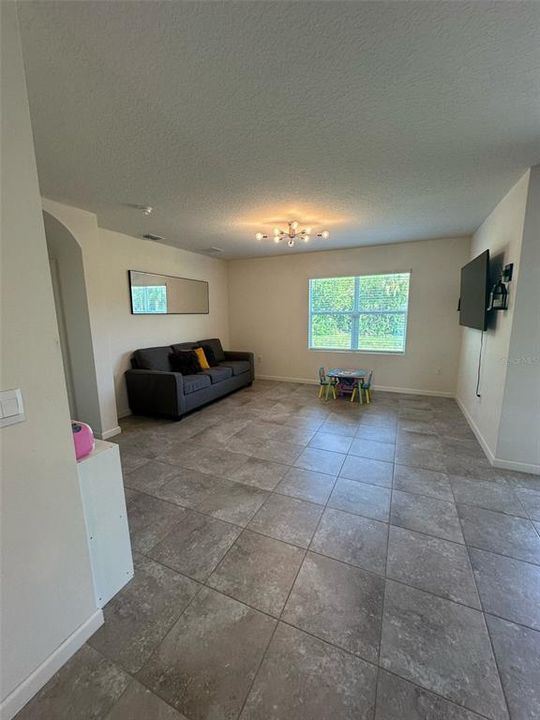 For Rent: $2,250 (4 beds, 2 baths, 1830 Square Feet)
