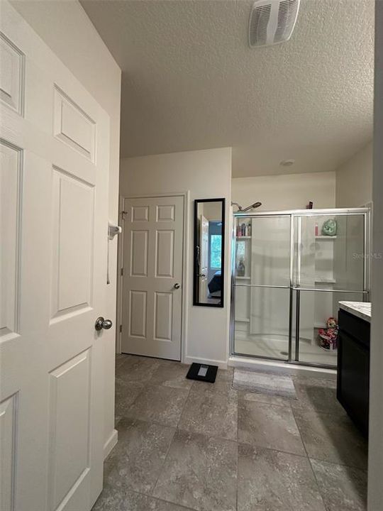 For Rent: $2,250 (4 beds, 2 baths, 1830 Square Feet)
