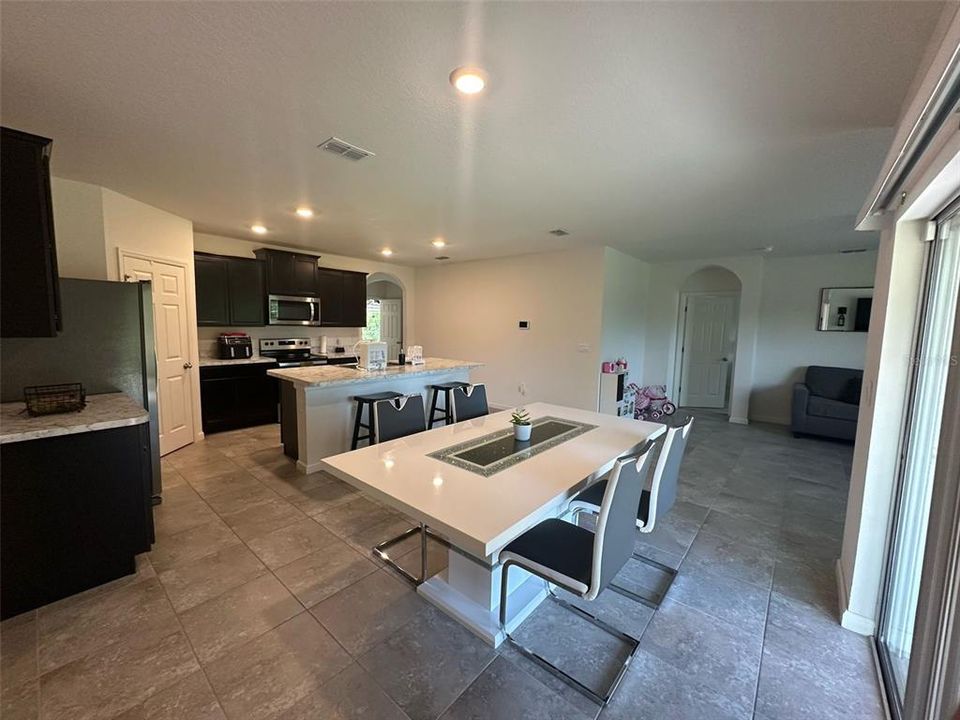For Rent: $2,250 (4 beds, 2 baths, 1830 Square Feet)