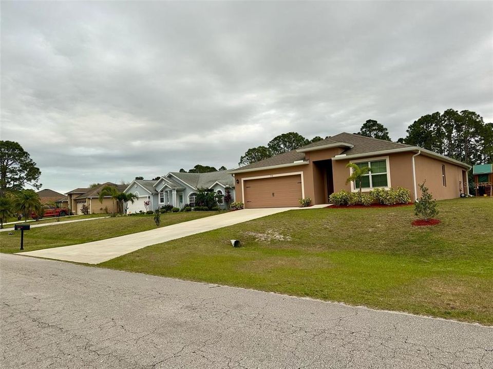 For Rent: $2,250 (4 beds, 2 baths, 1830 Square Feet)