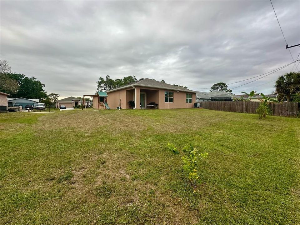 For Rent: $2,250 (4 beds, 2 baths, 1830 Square Feet)