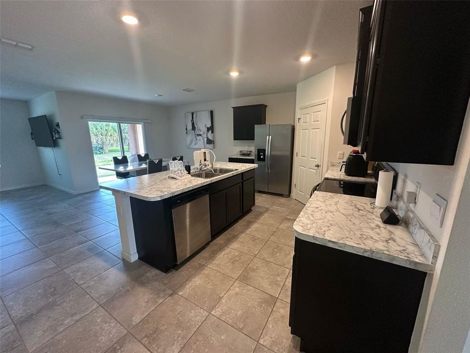 For Rent: $2,250 (4 beds, 2 baths, 1830 Square Feet)
