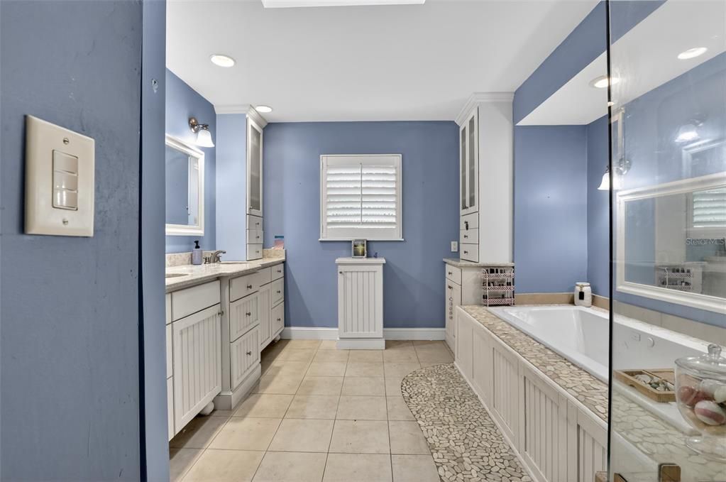 For Sale: $574,900 (5 beds, 4 baths, 3830 Square Feet)