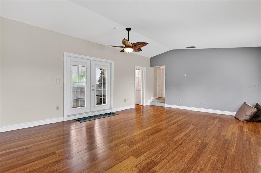 For Sale: $574,900 (5 beds, 4 baths, 3830 Square Feet)