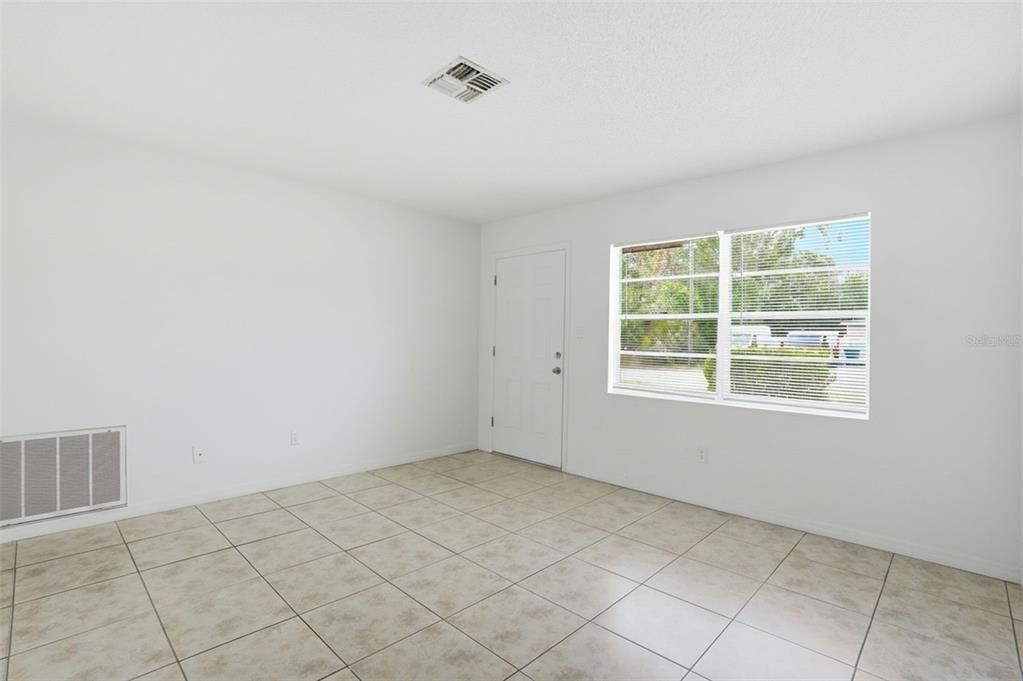 For Sale: $195,000 (3 beds, 1 baths, 1040 Square Feet)