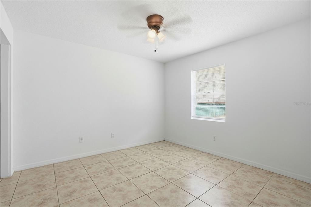 For Sale: $195,000 (3 beds, 1 baths, 1040 Square Feet)