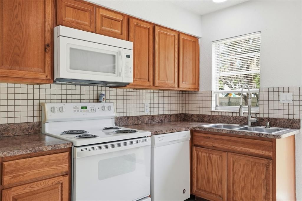 For Sale: $195,000 (3 beds, 1 baths, 1040 Square Feet)