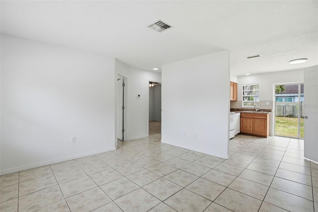 For Sale: $195,000 (3 beds, 1 baths, 1040 Square Feet)