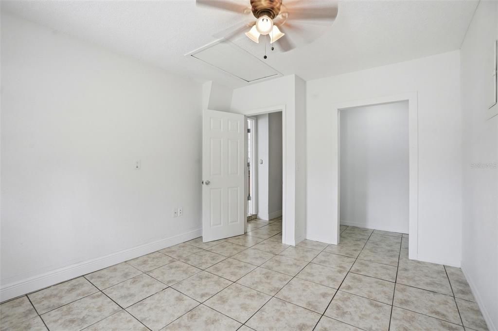 For Sale: $195,000 (3 beds, 1 baths, 1040 Square Feet)