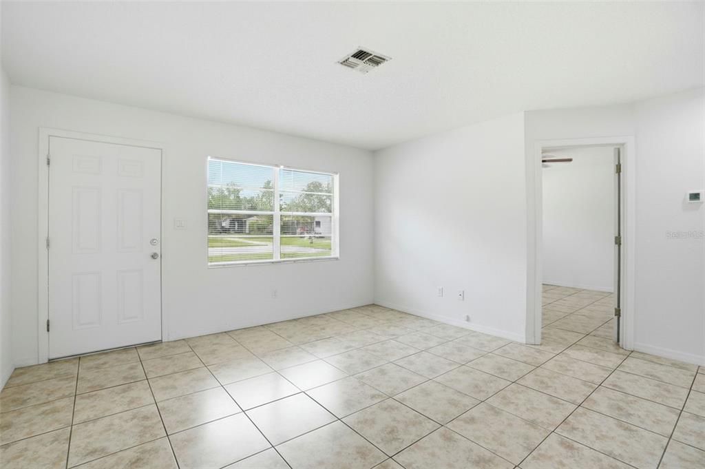 For Sale: $195,000 (3 beds, 1 baths, 1040 Square Feet)