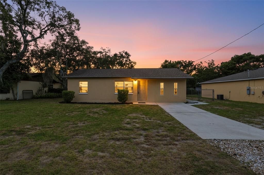 For Sale: $195,000 (3 beds, 1 baths, 1040 Square Feet)