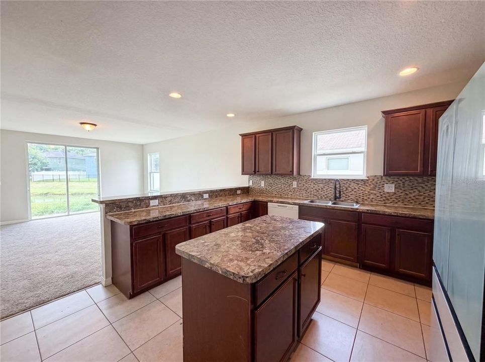 En Venta: $360,000 (4 camas, 2 baños, 2887 Pies cuadrados)
